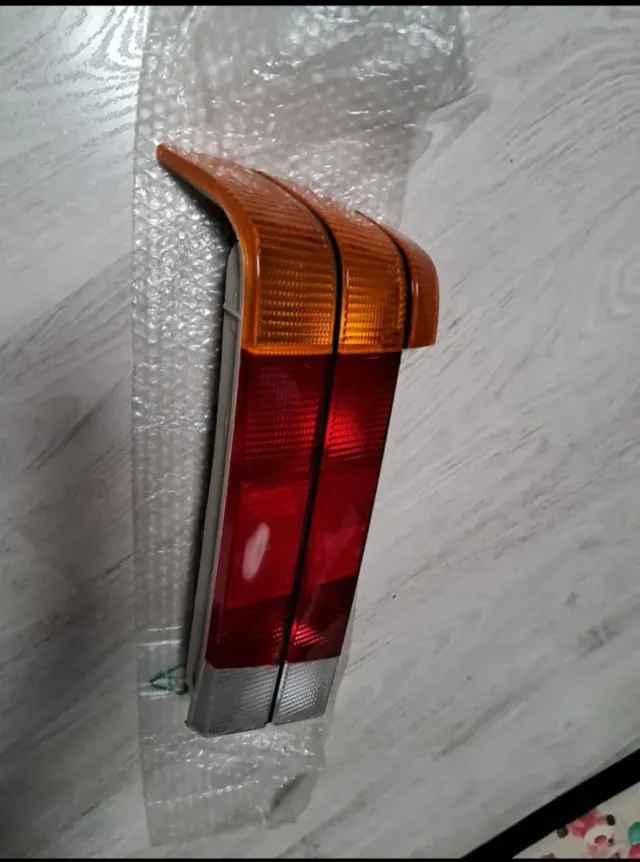 ALFA ROMEO 75. JUEGO PILOTOS TRASEROS.