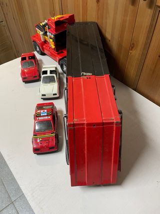 Camión Gozan Turboleader con coches