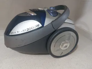 Urge : Aspirador Ufesa Cycletron 2000W Sin Bolsa.