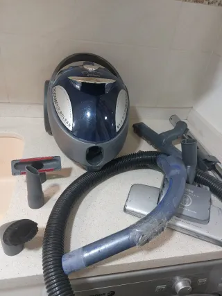 Urge : Aspirador Ufesa Cycletron 2000W Sin Bolsa.