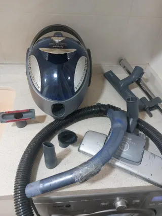 Urge : Aspirador Ufesa Cycletron 2000W Sin Bolsa.