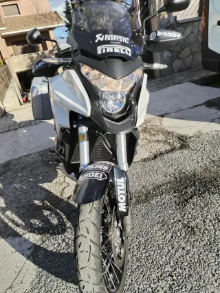 Honda VFR 1200x Moto Blanca y Negra