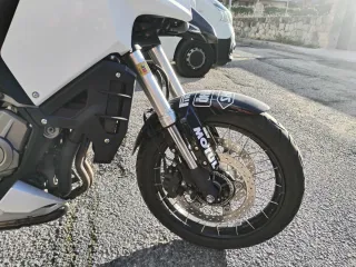 Honda VFR 1200x Moto Blanca y Negra