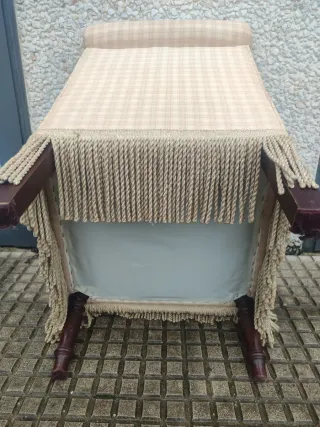 Descalzadora de tela beige con flecos