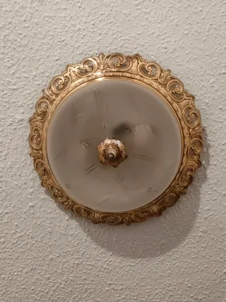 2 Plafones iguales de techo dorado y transparente