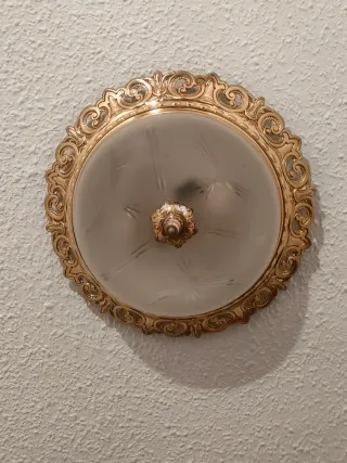 2 Plafones iguales de techo dorado y transparente