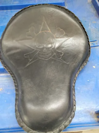 Sella Harley Davidson artigianale teschio