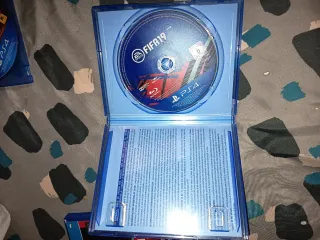 PS4 FIFA 19, 20, 23 + 2 Mandos