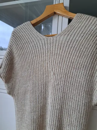 Chaleco de punto beige con cierres