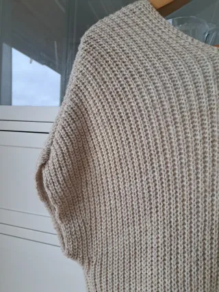 Chaleco de punto beige con cierres