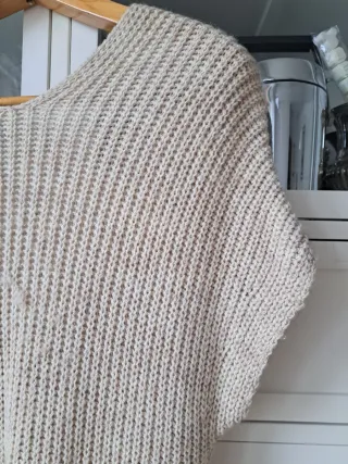 Chaleco de punto beige con cierres