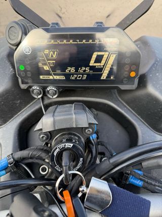 Yamaha Niken GT Gris