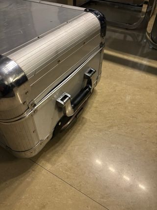 Maleta de herramientas metálica