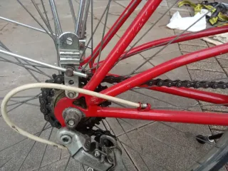 Bicicleta de paseo roja
