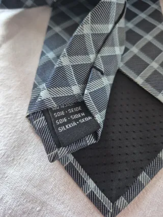 DOS corbatas seda cosidas a mano 100% seda.