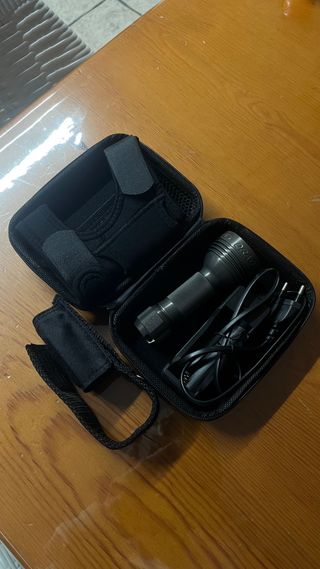 Linterna DRAGON SUB con funda y cargador