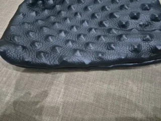 Bolso negro piel con tachuelas