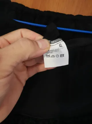 Falda negra con volantes