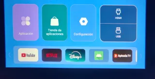 Proyector HD Wifi Bluetooth + Trípode