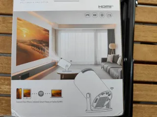 Proyector HD Wifi Bluetooth + Trípode