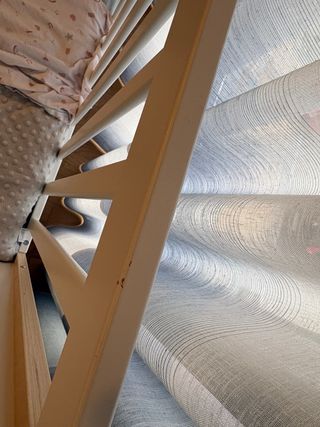 Cuna IKEA modelo Älskvärd.Colores blanco y madera.