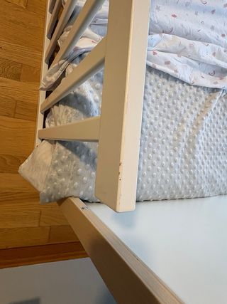 Cuna IKEA modelo Älskvärd.Colores blanco y madera.