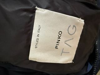 Piumino Pinko Blu Scuro con Dettagli Neri