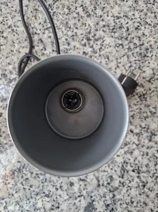 Cafetera Nespresso y espumador