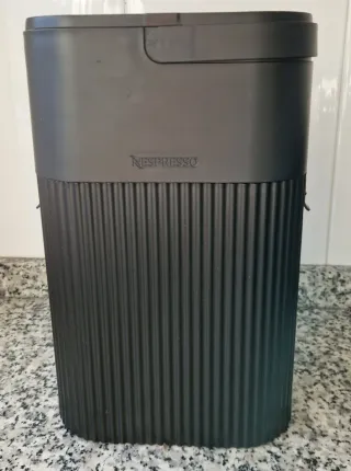 Cafetera Nespresso y espumador