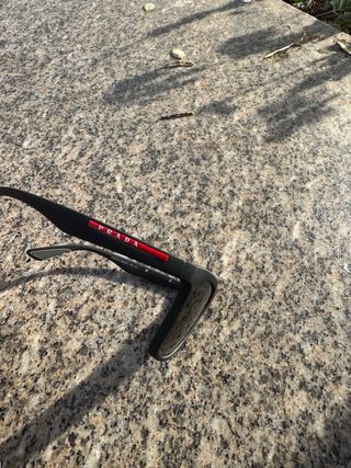 Gafas Prada TNFSUR Negras Rojas