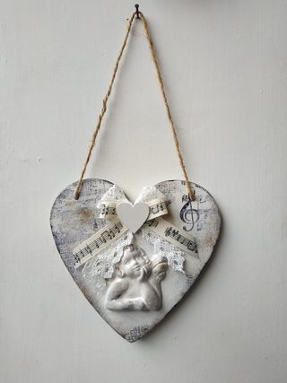 Cuori shabby chic con angeli in legno