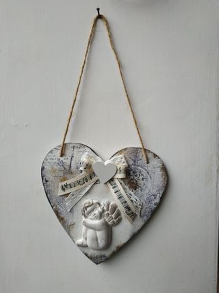 Cuori shabby chic con angeli in legno