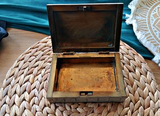 Antica scatola egiziana in avorio