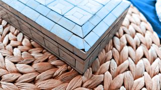 Antica scatola egiziana in avorio