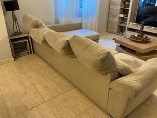 Sofá Cheslonge beige con arcón