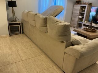 Sofá Cheslonge beige con arcón