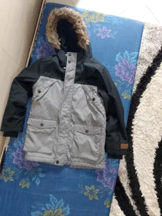 Chaqueta Niños Gris y Negra con Capucha