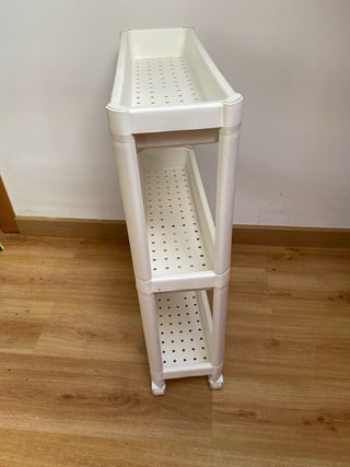 Estantería de plástico blanca