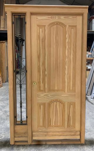 Puerta de calle madera
