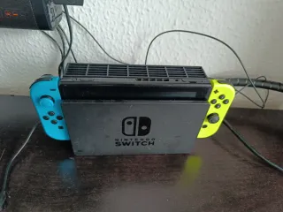 Nintendo Switch Azul y Amarillo.