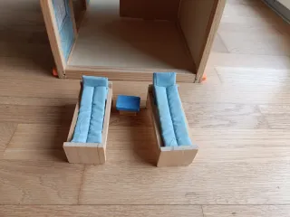 Casa de muñecas de madera