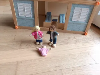 Casa de muñecas de madera