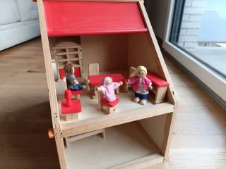 Casa de muñecas de madera