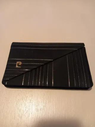 Bolso de mano Pierre Cardin negro y dorado