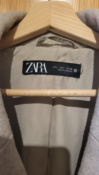Abrigo ZARA Talla L Beige (Etiqueta Negra)