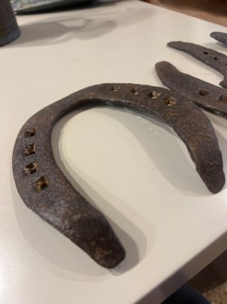 Herradura antigua de metal