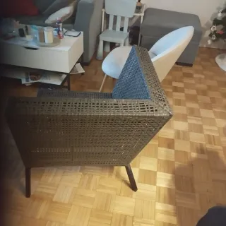 Sofá de jardín de mimbre marrón