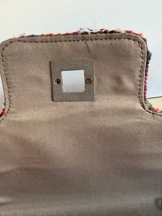 Bolso de mano multicolor con cadena