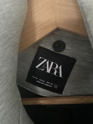 Abrigo largo gris con capucha ZARA