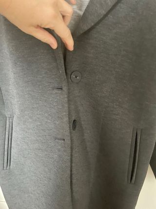 Abrigo largo gris con capucha ZARA